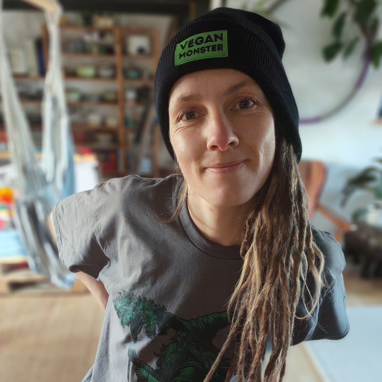 VEGAN MONSTER Long Beanie, bestickte vegane Mütze